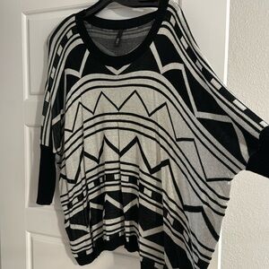 Elan Geometric black and white print oversized sweater, O/S